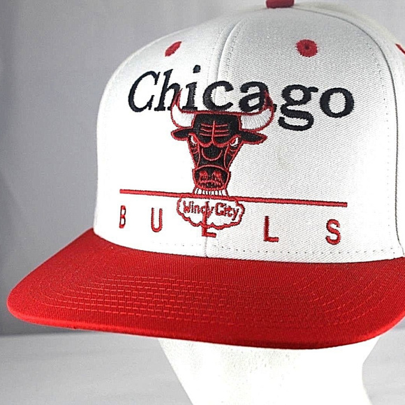 white and red chicago bulls hat